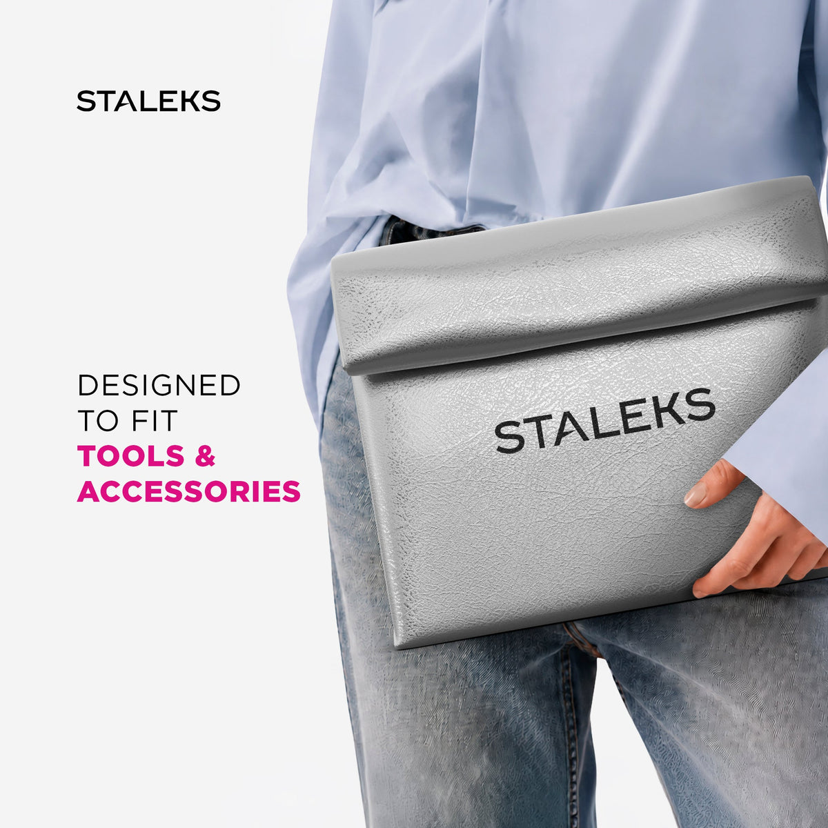 STALEKS BS-01 silberne Instrumententasche, getragen in der Hand