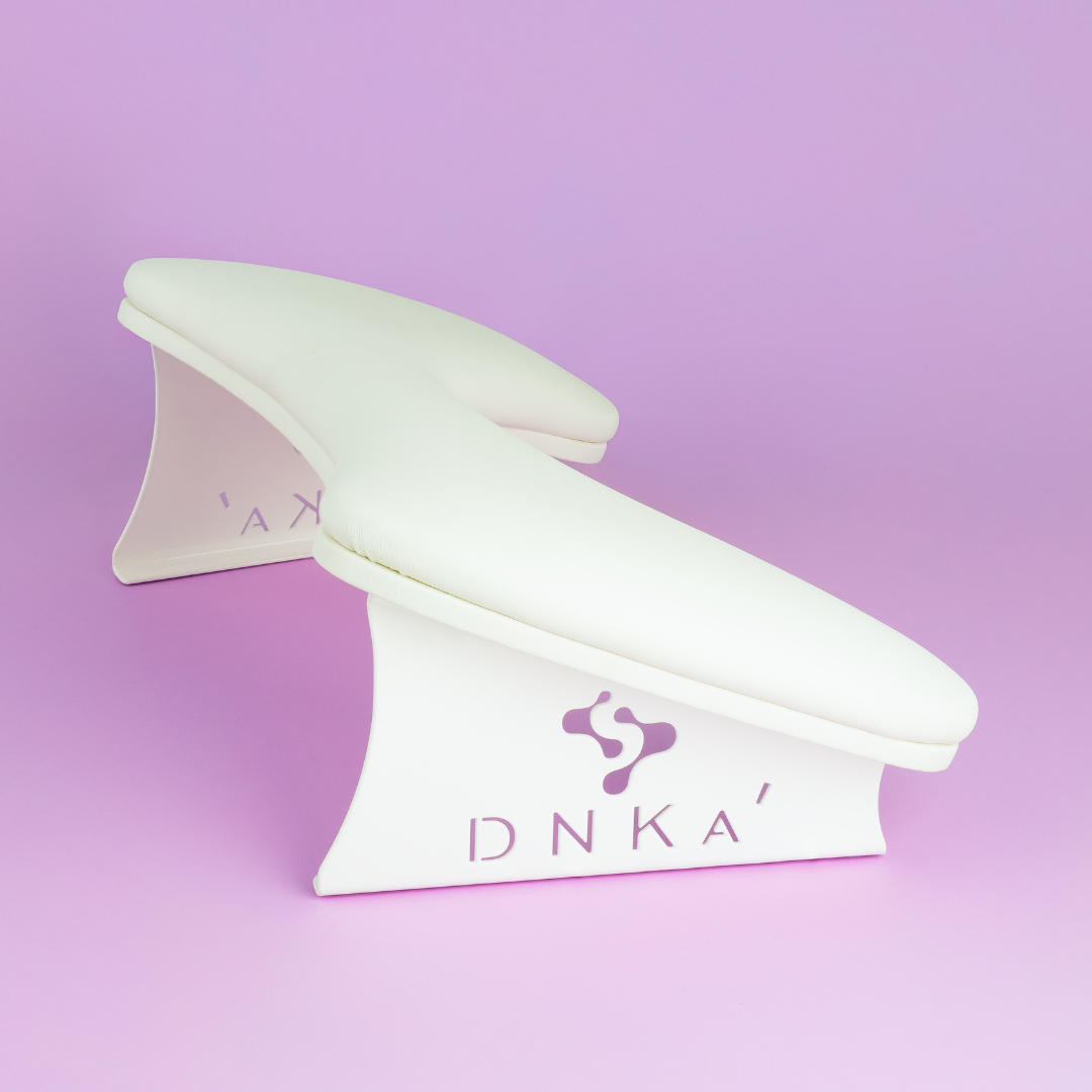 Анатомічна підставка для манікюру DNKa, біла