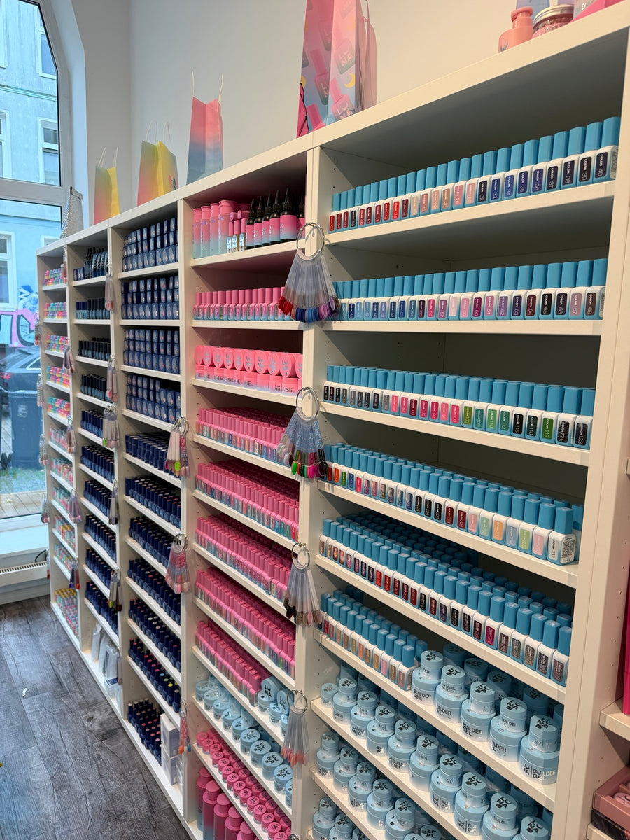Полиці з гель-лаками та гелями у JOY Pro Store